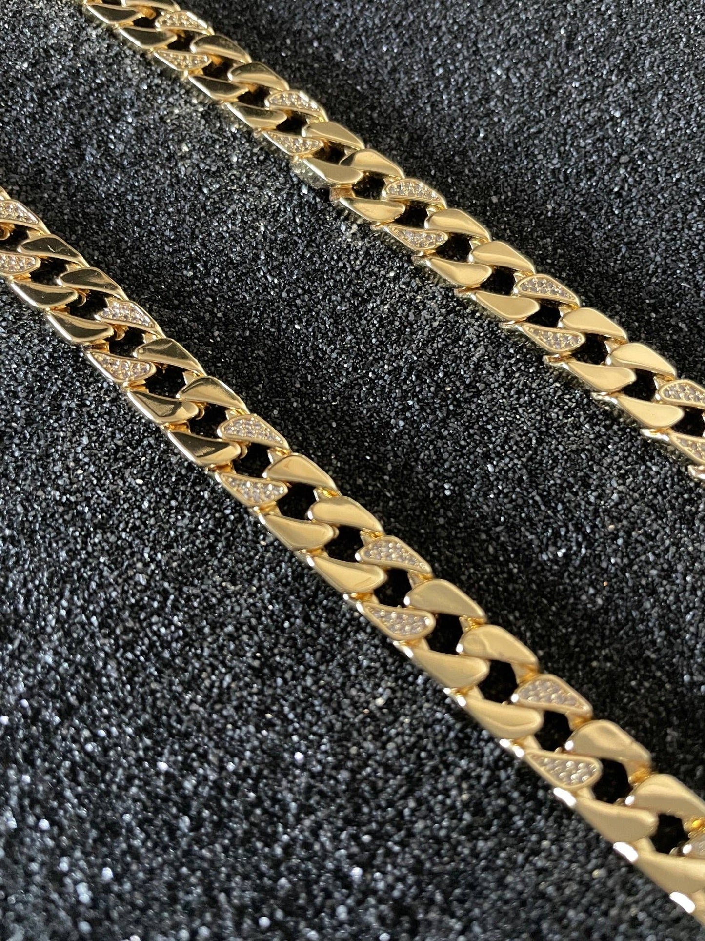 Pillow Talk Chain 18"