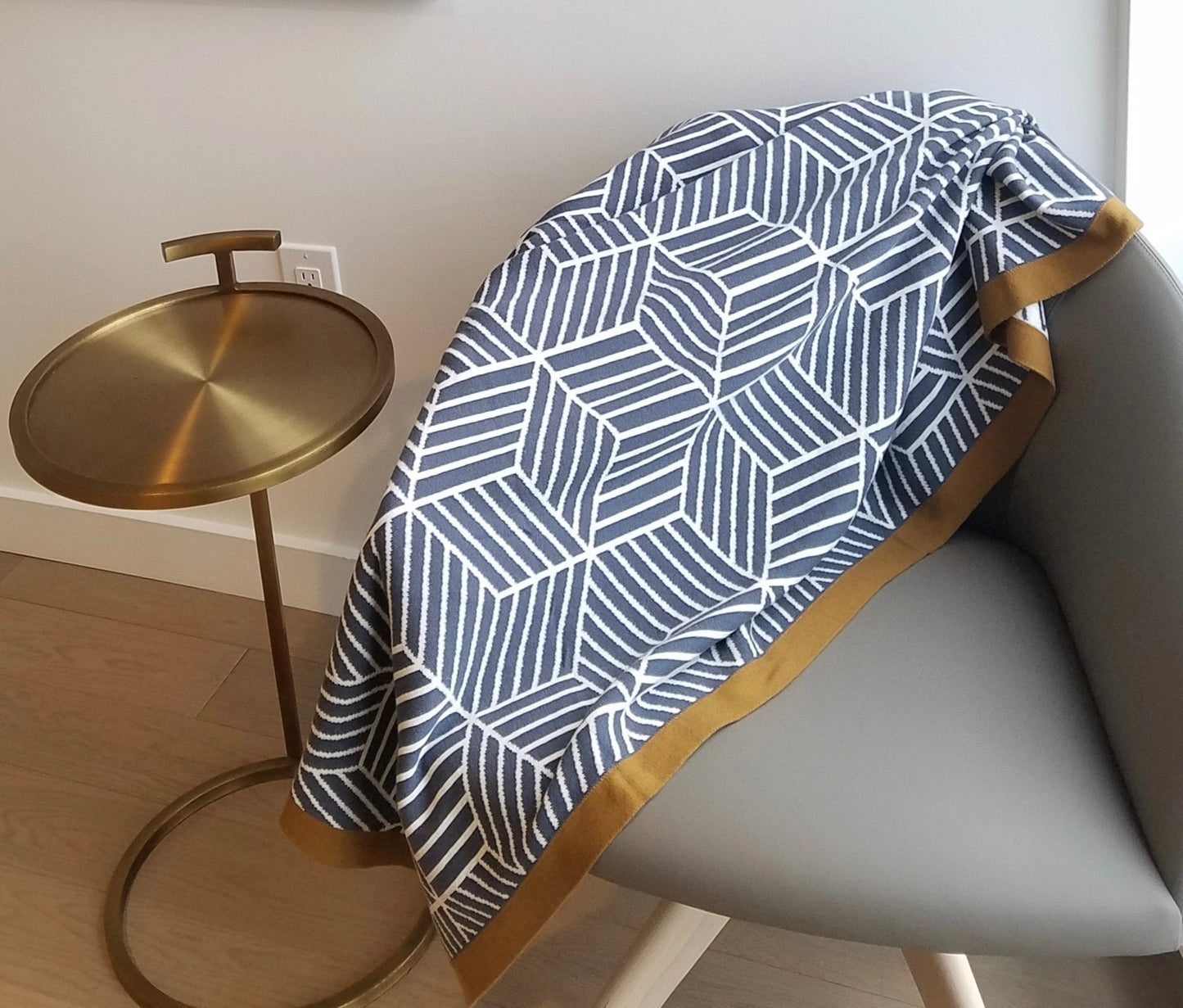 Piazza Hexagon Throw Blanket
