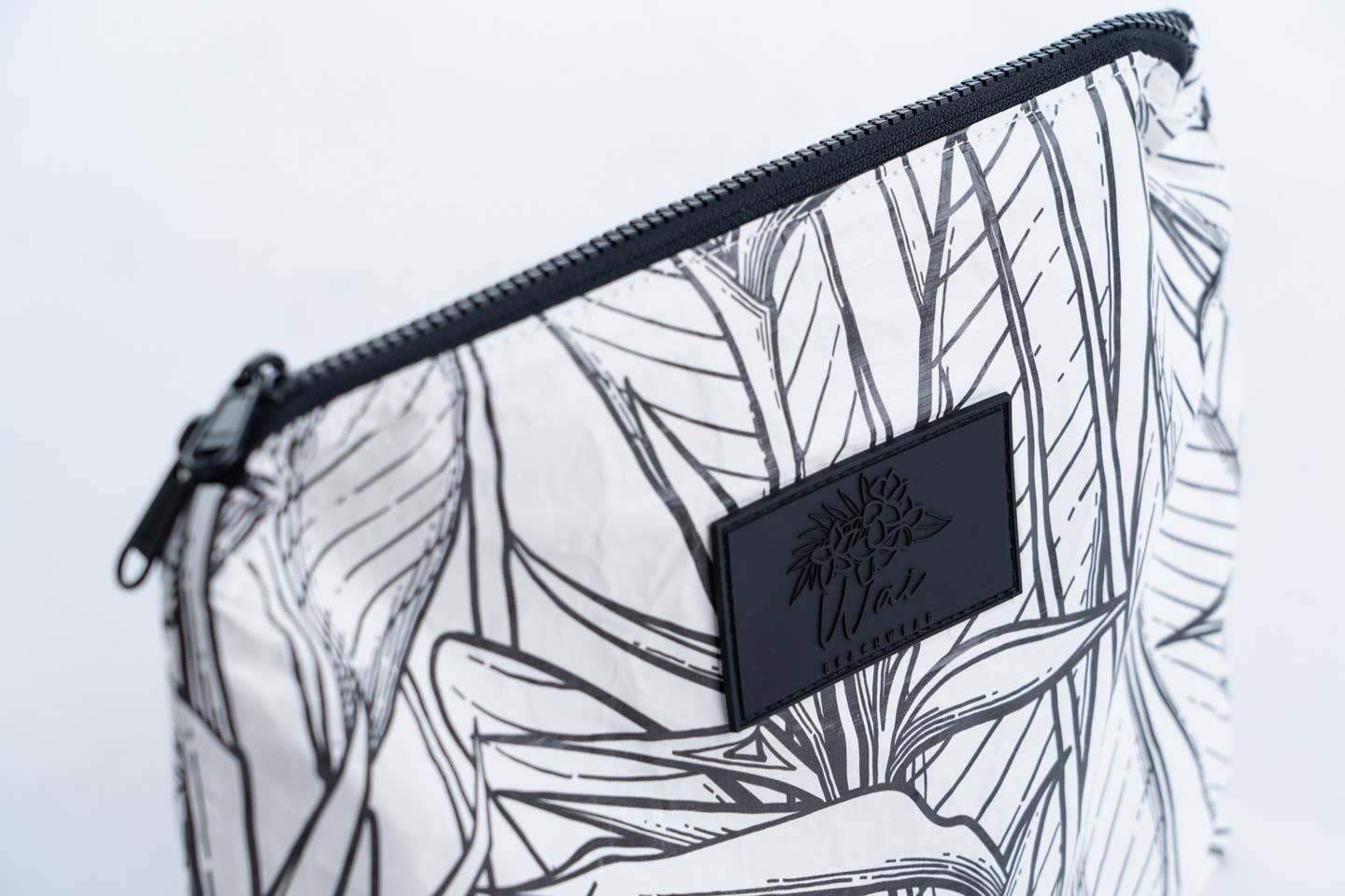 Wai Elements Wet Bag: White Palm Midi Bag