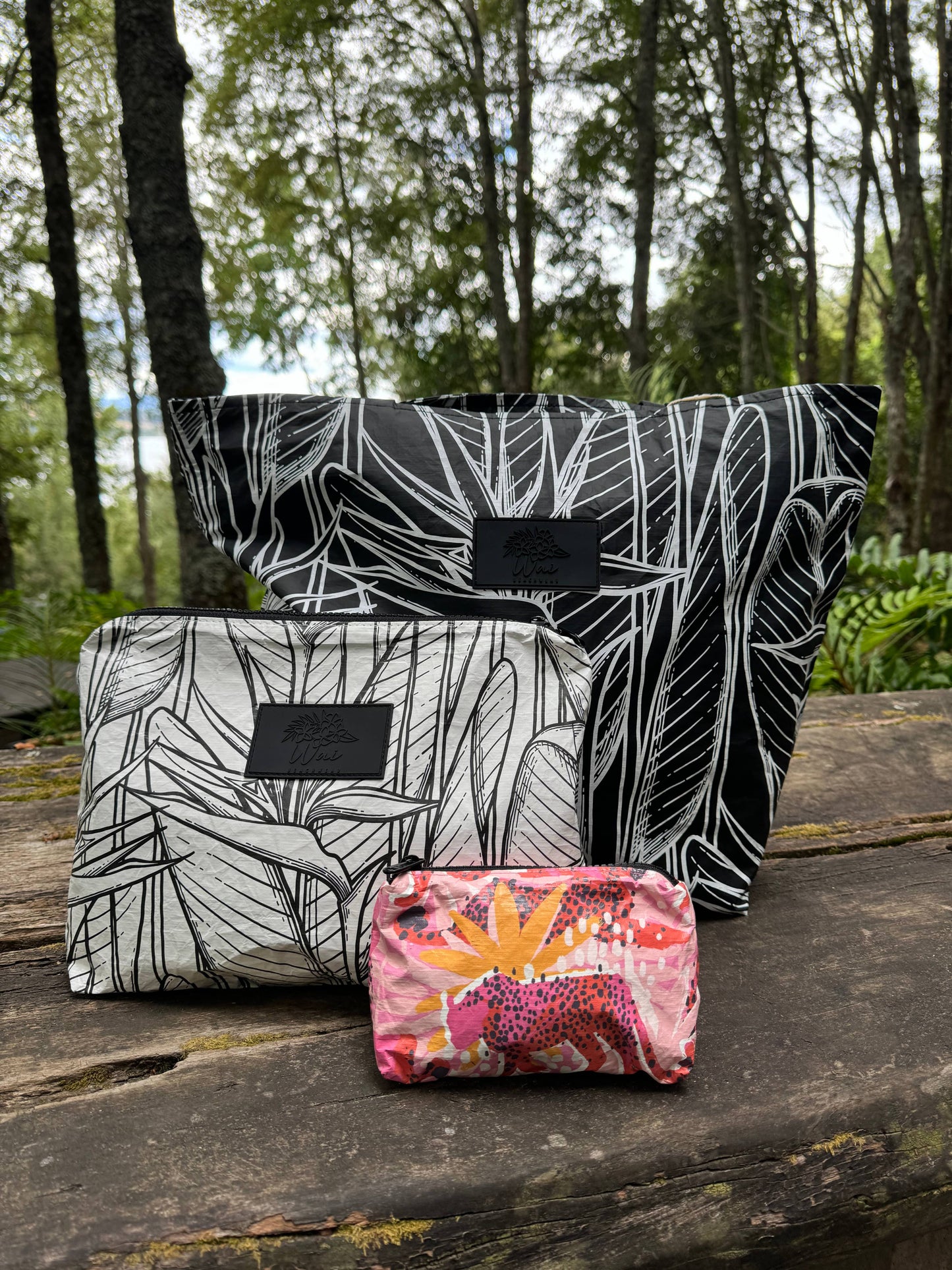Wai Elements Wet Bag: White Palm Midi Bag