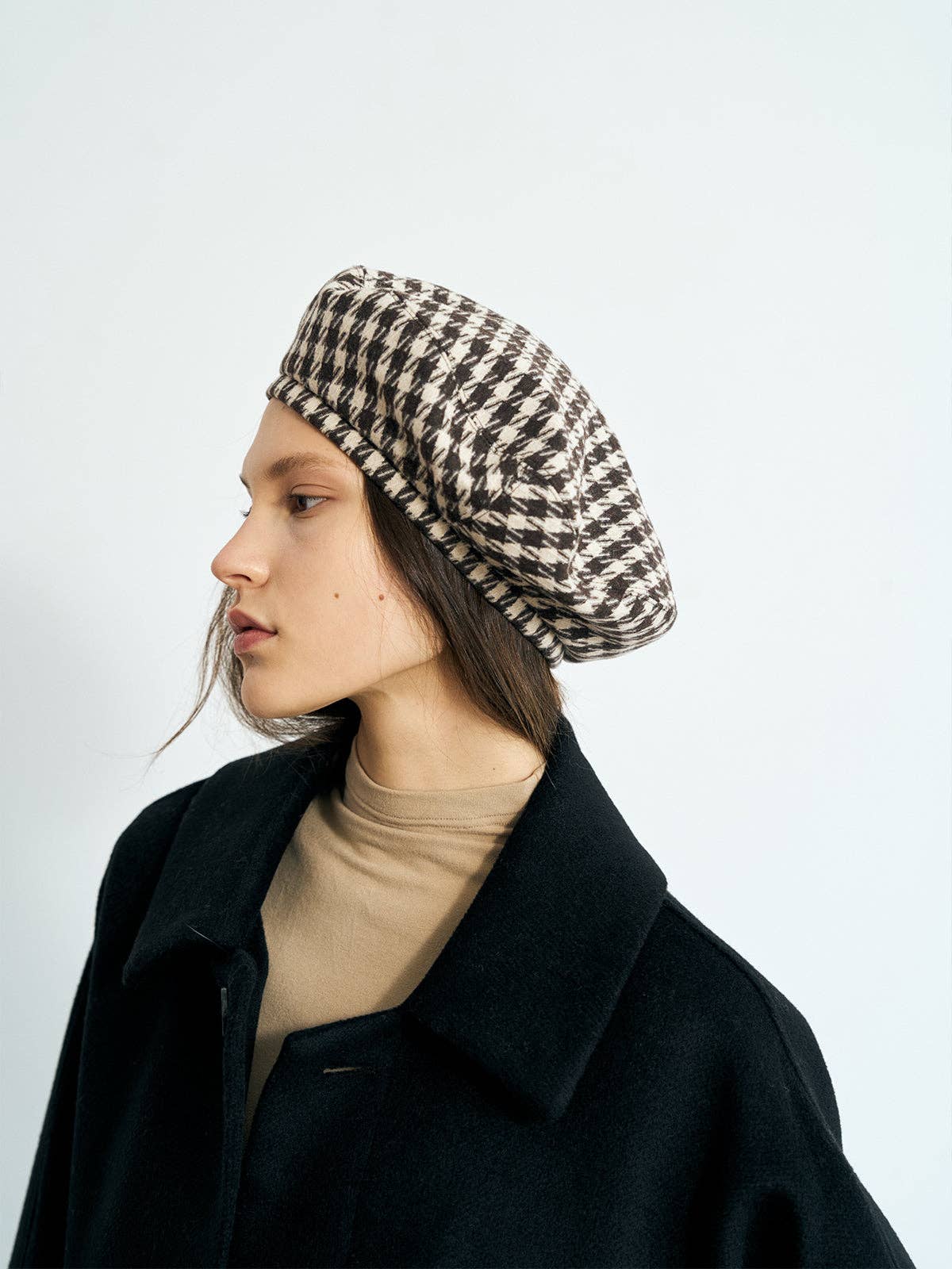 "Houndstooth" Beret Hat in Mocha