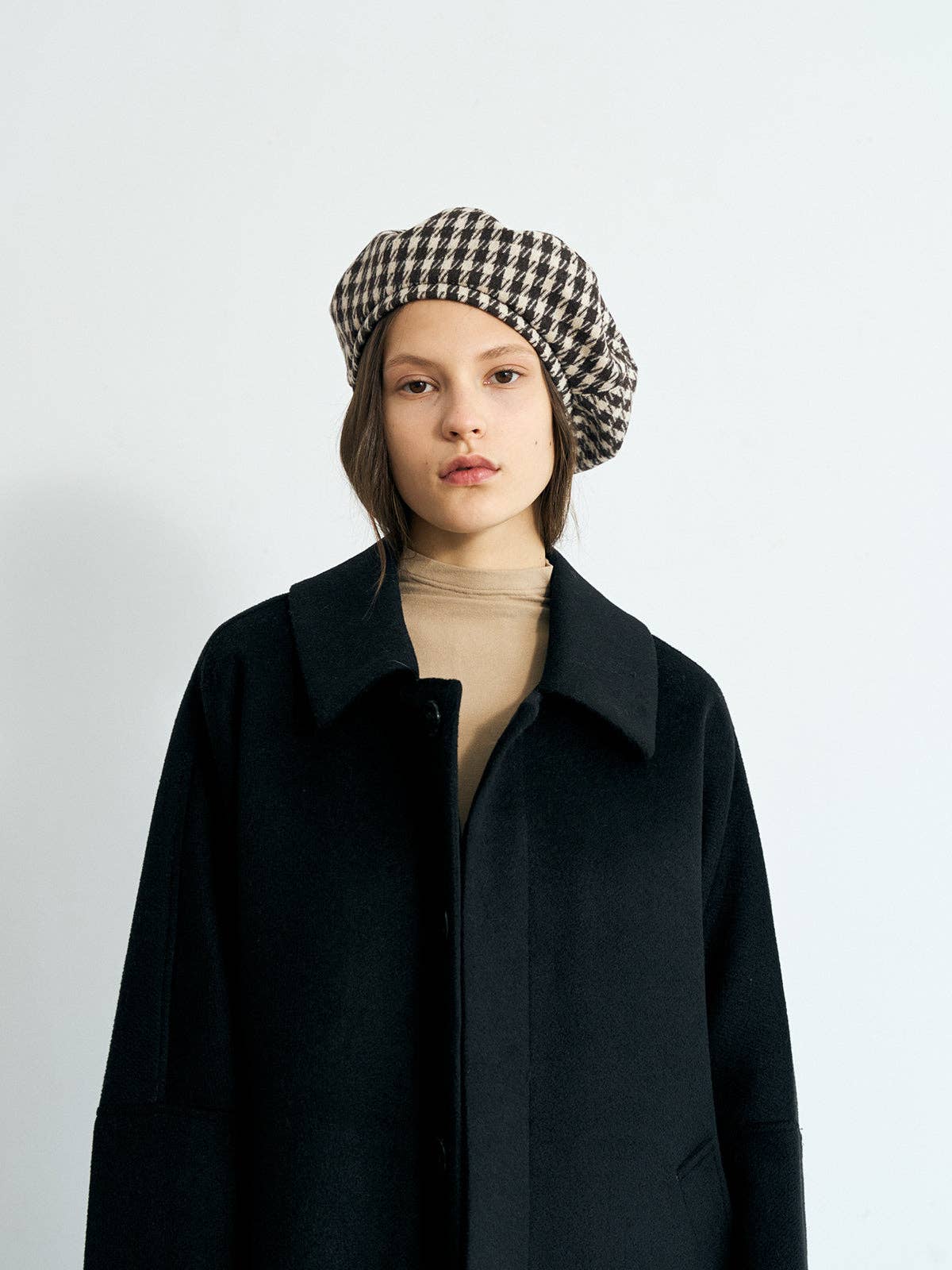 "Houndstooth" Beret Hat in Mocha