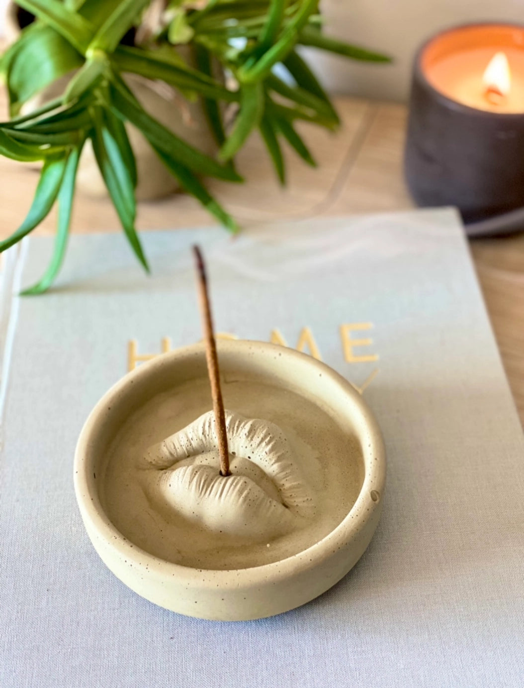 Lip Incense Holder